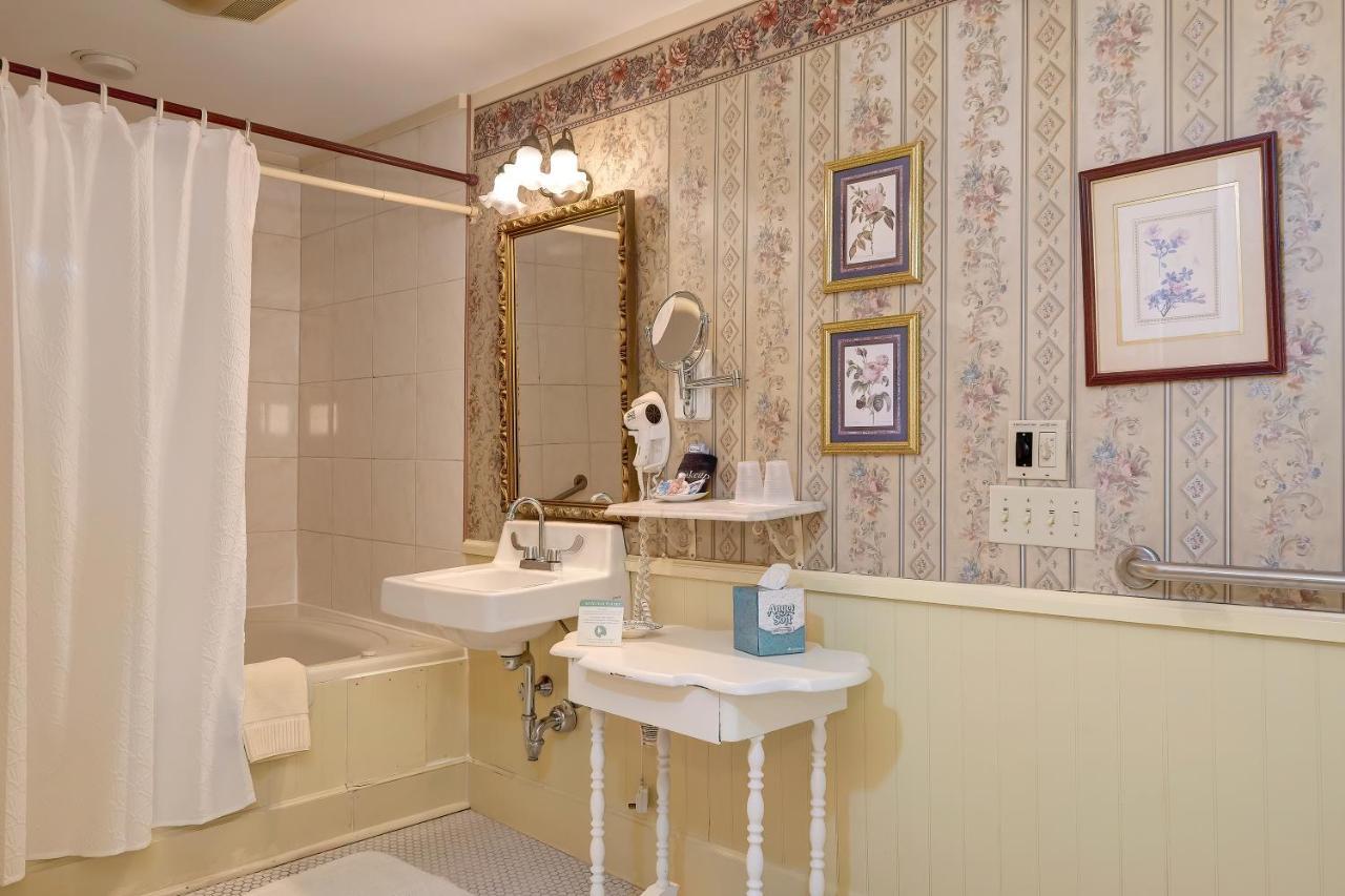 King Room with Spa Bath