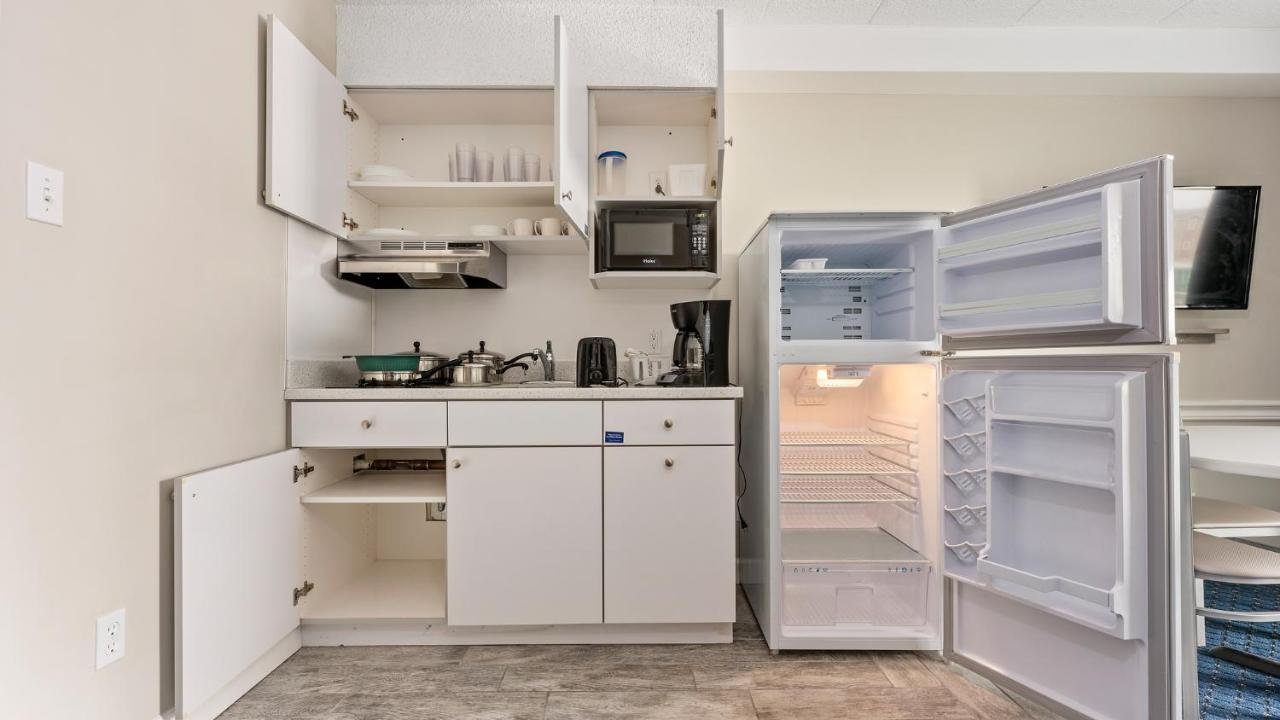 Two Room Suite with Balcony - Unit C1