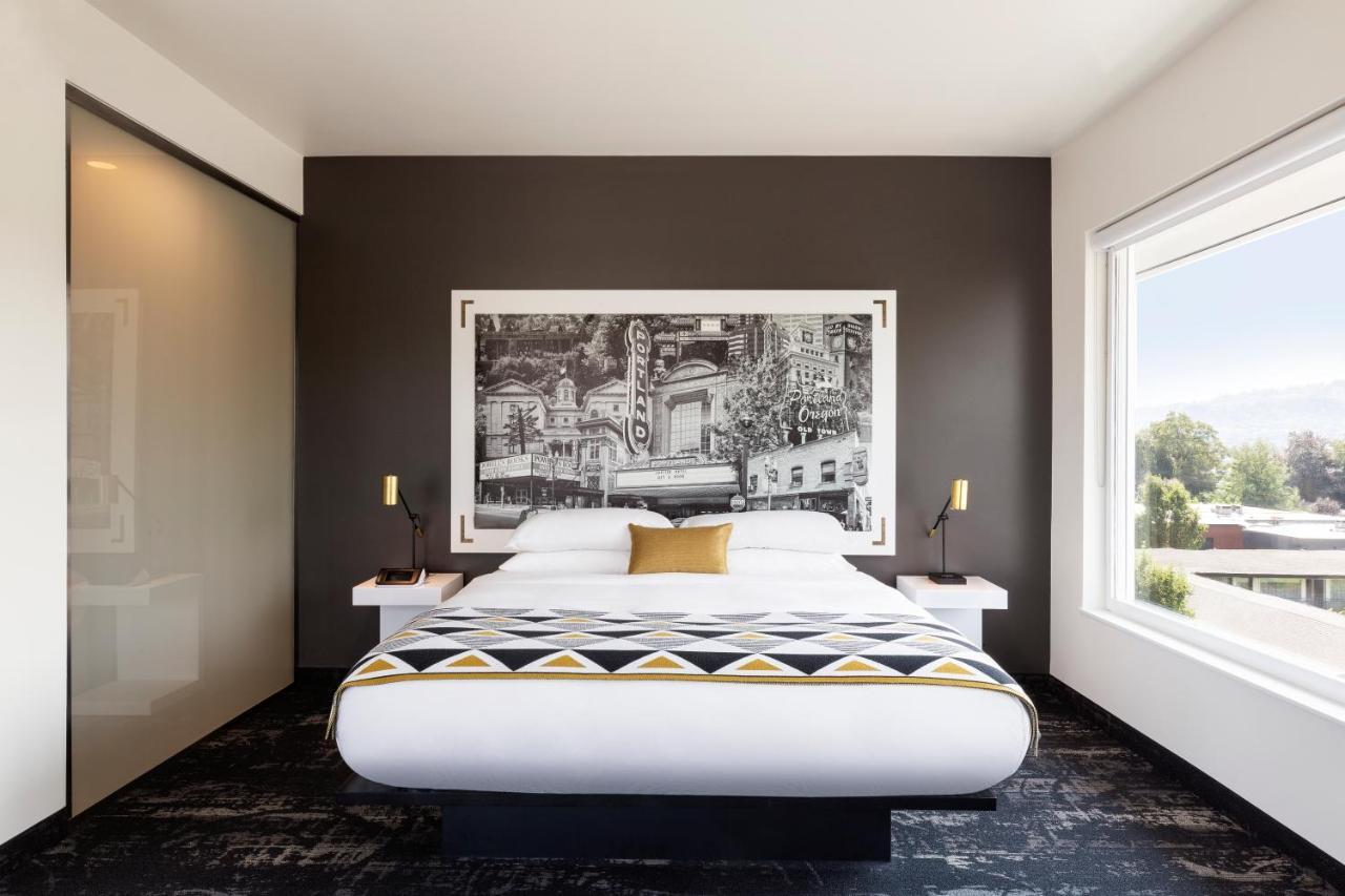 Deluxe King Suite,670226649:JPEG