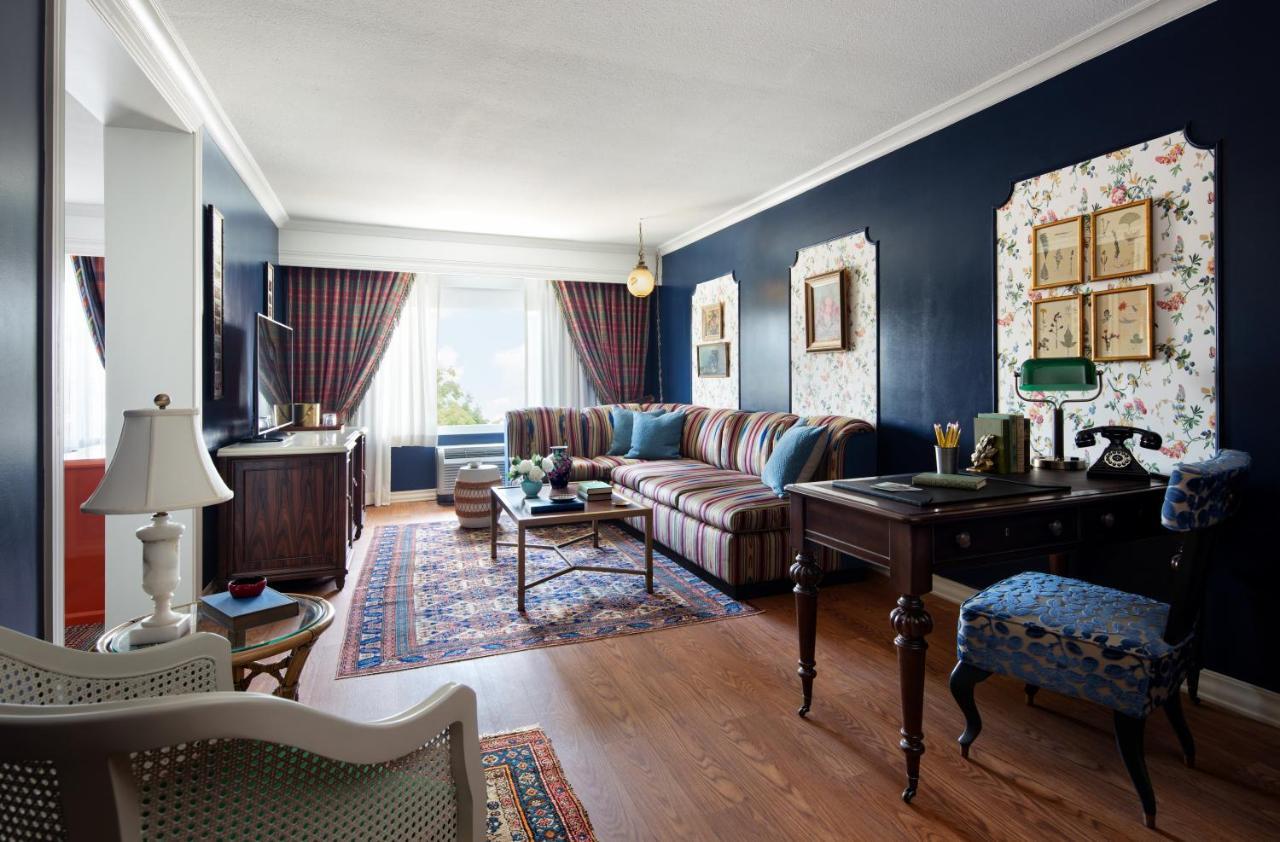 One-Bedroom King Suite with Roll-in Shower - Mobility/Hearing Access