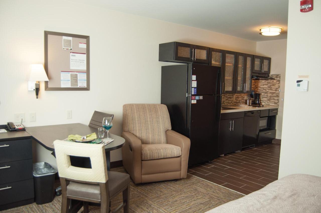 King Studio Suite with Hearing Accessible Tub