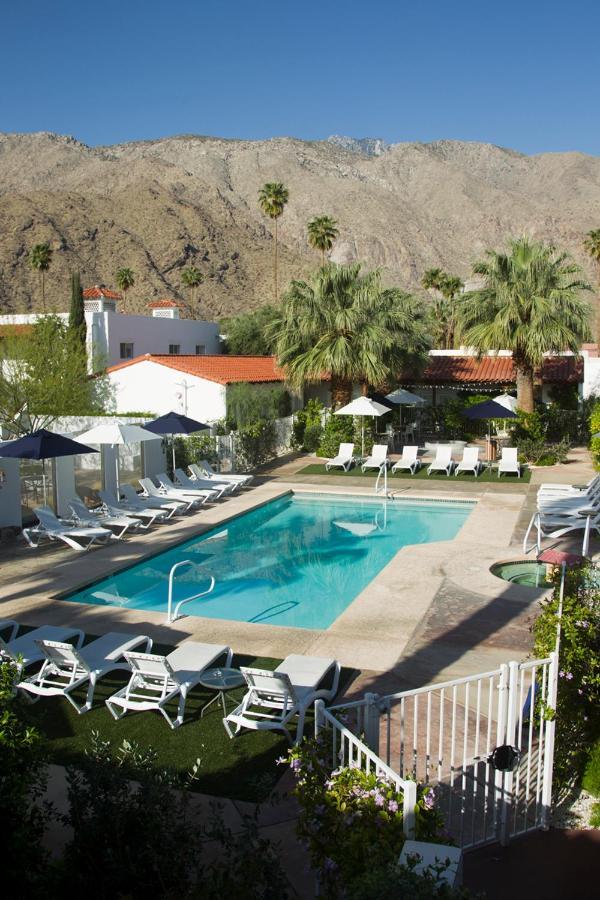 Poolside King w/ Mountain View,1038277582:JPEG