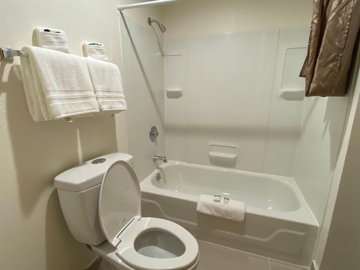 Queen Room with Private Bathroom