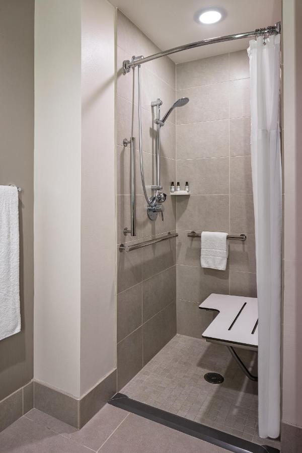 Queen Room with Two Queen Beds and Accessible Shower,1080959779:JPEG