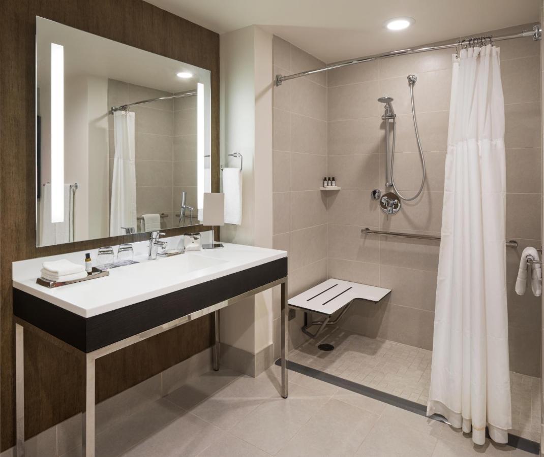 King Room with Accessible Shower,1278223129:JPEG
