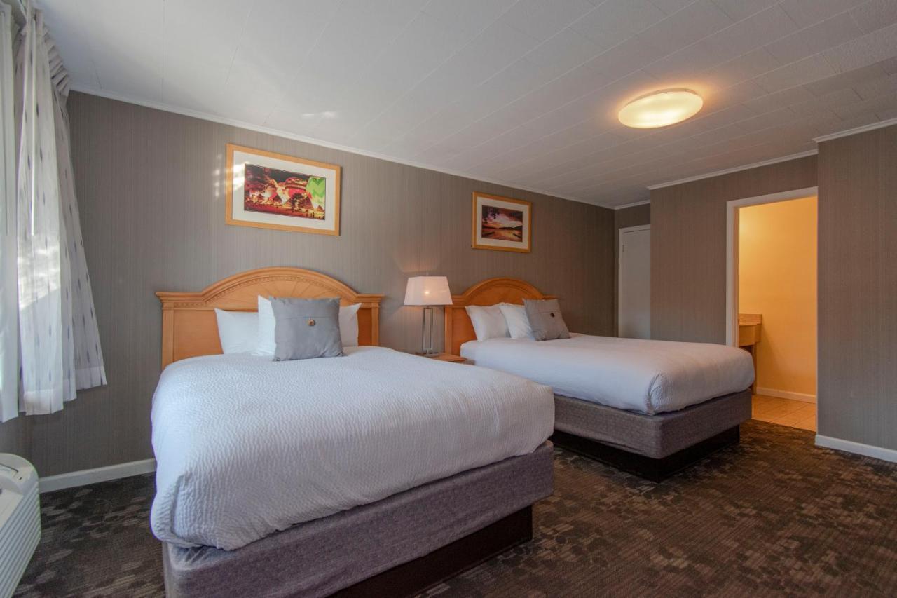 Queen Room with Two Queen Beds,1072621117:JPEG