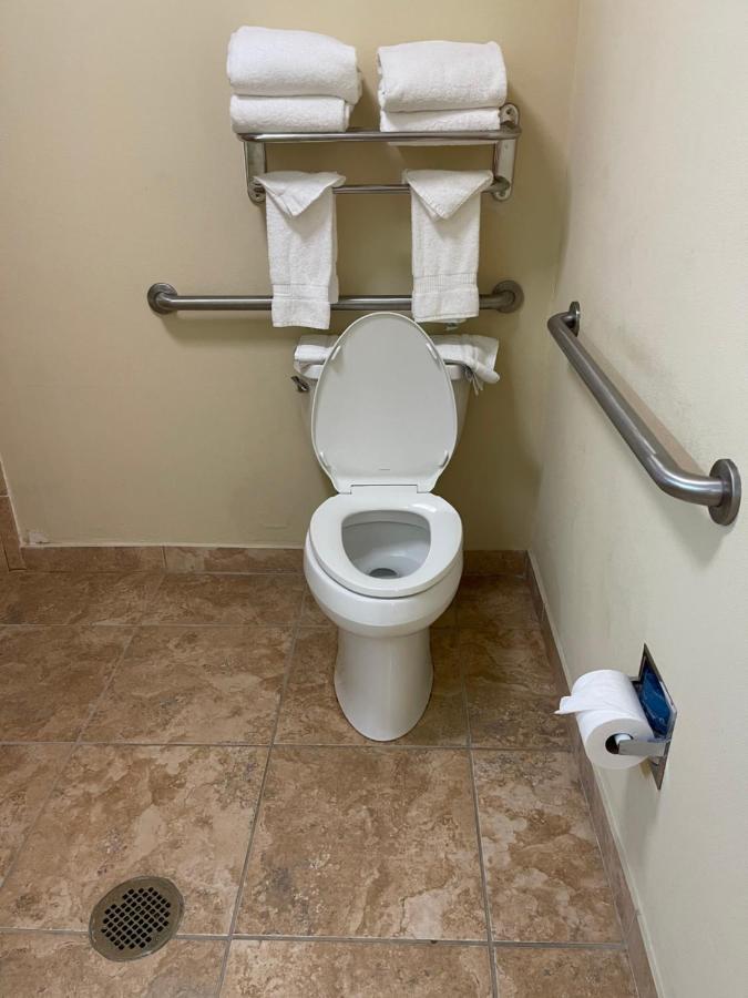 Queen Room with Two Queen Beds and Roll in Shower - Accessible/Non-Smoking,1589312315:JPEG