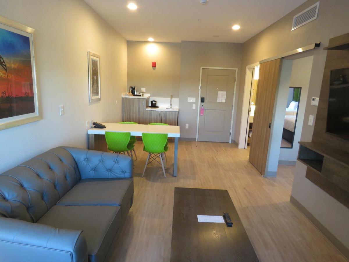 One-Bedroom King Suite - Non-Smoking,1085070727:JPEG