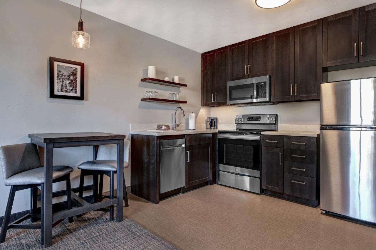 One-Bedroom King Suite with Sofa Bed Mountain Creek View