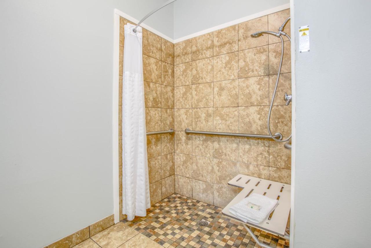 King Room - Accessible/Non-Smoking,1094137953:JPEG