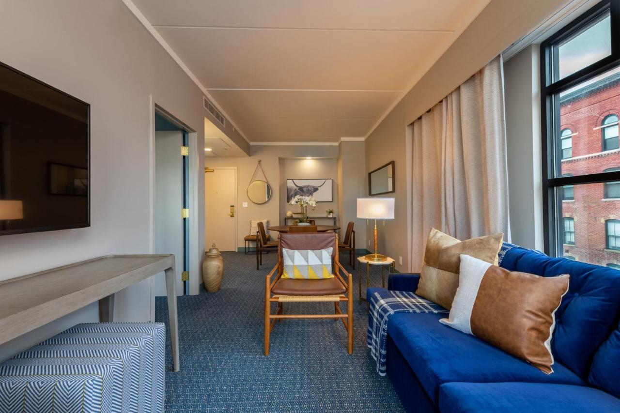 Corner Suite