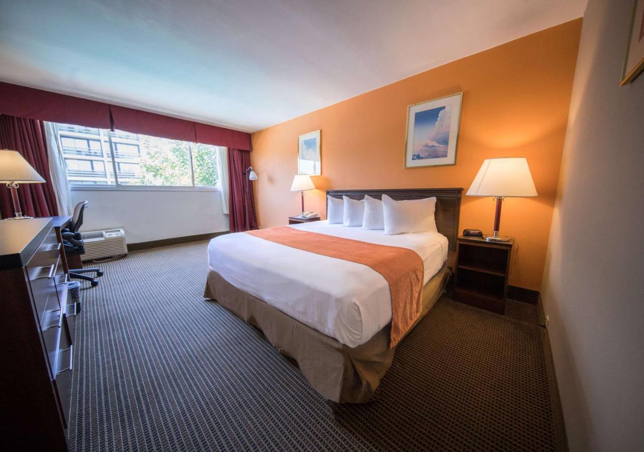 King Room with Mobility/Hearing Impaired Access - Non-Smoking