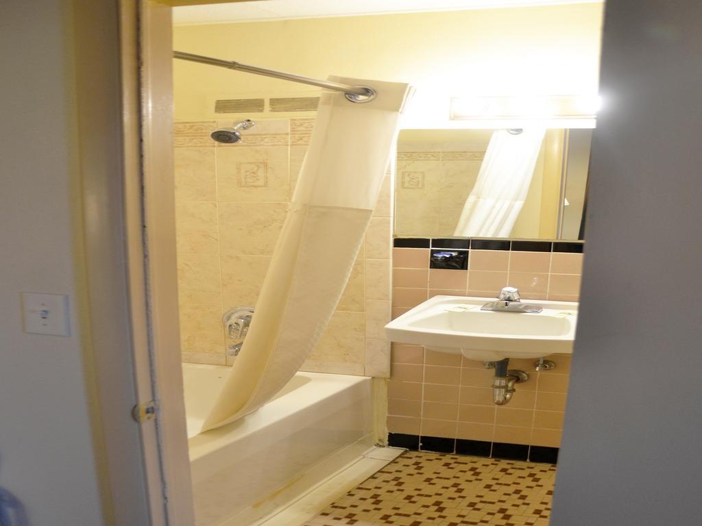 Queen Room,700330186:JPEG