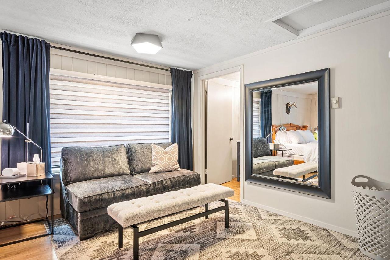 Suite with Mountain View