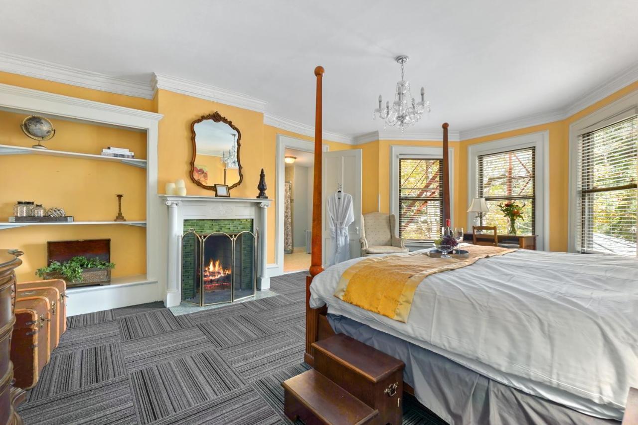 Deluxe King Room with Fireplace,1178105491:JPEG