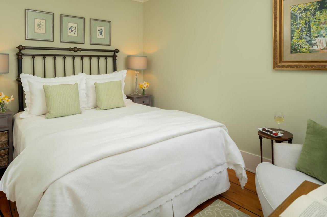 Small Room Queen Bed,1181529331:JPEG