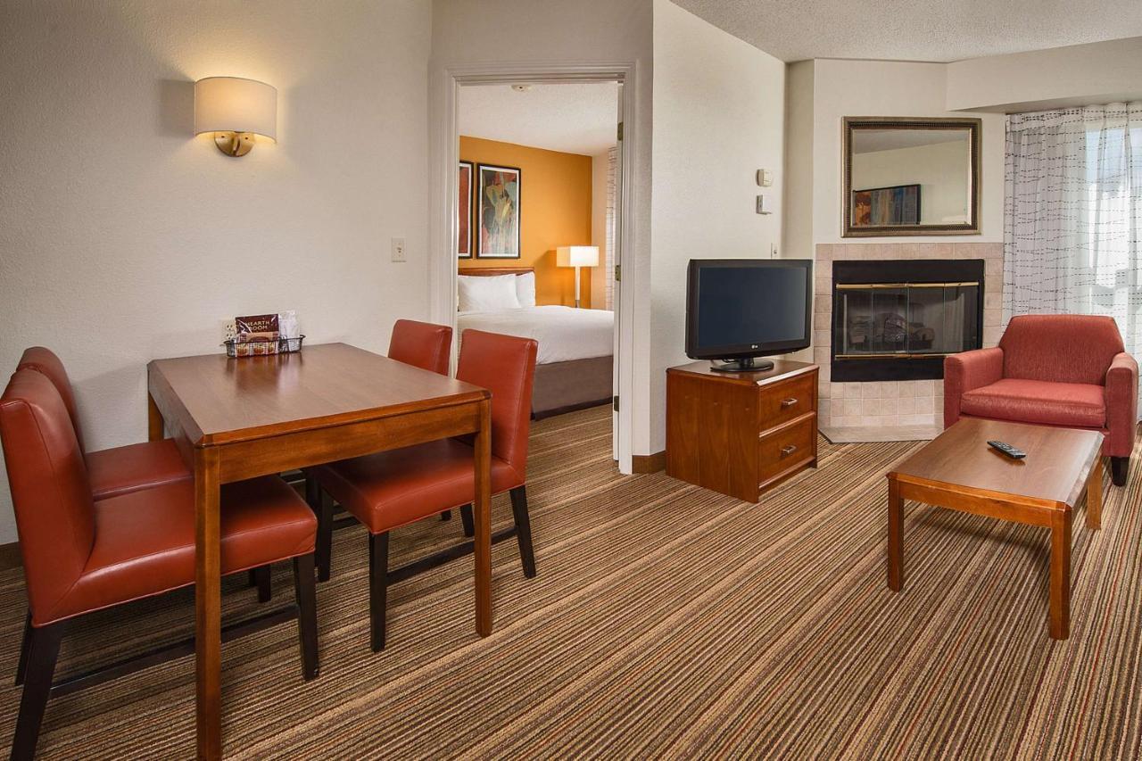 Two Bedroom Suite - Queen in Each - Hearing Accessible