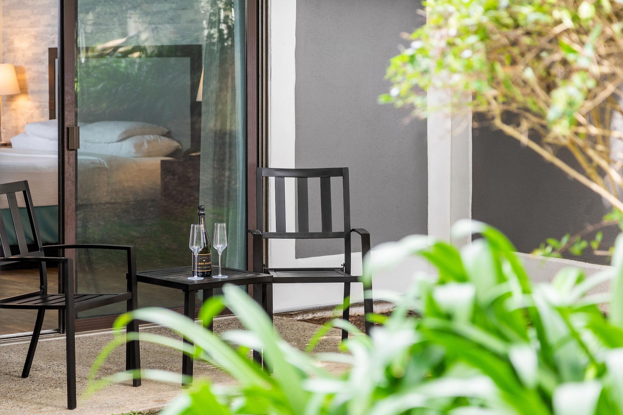 King Room with Courtyard View