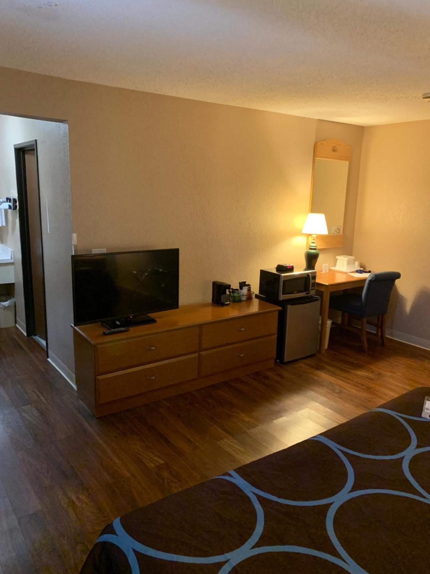 King Room - Pet Friendly/Non-Smoking