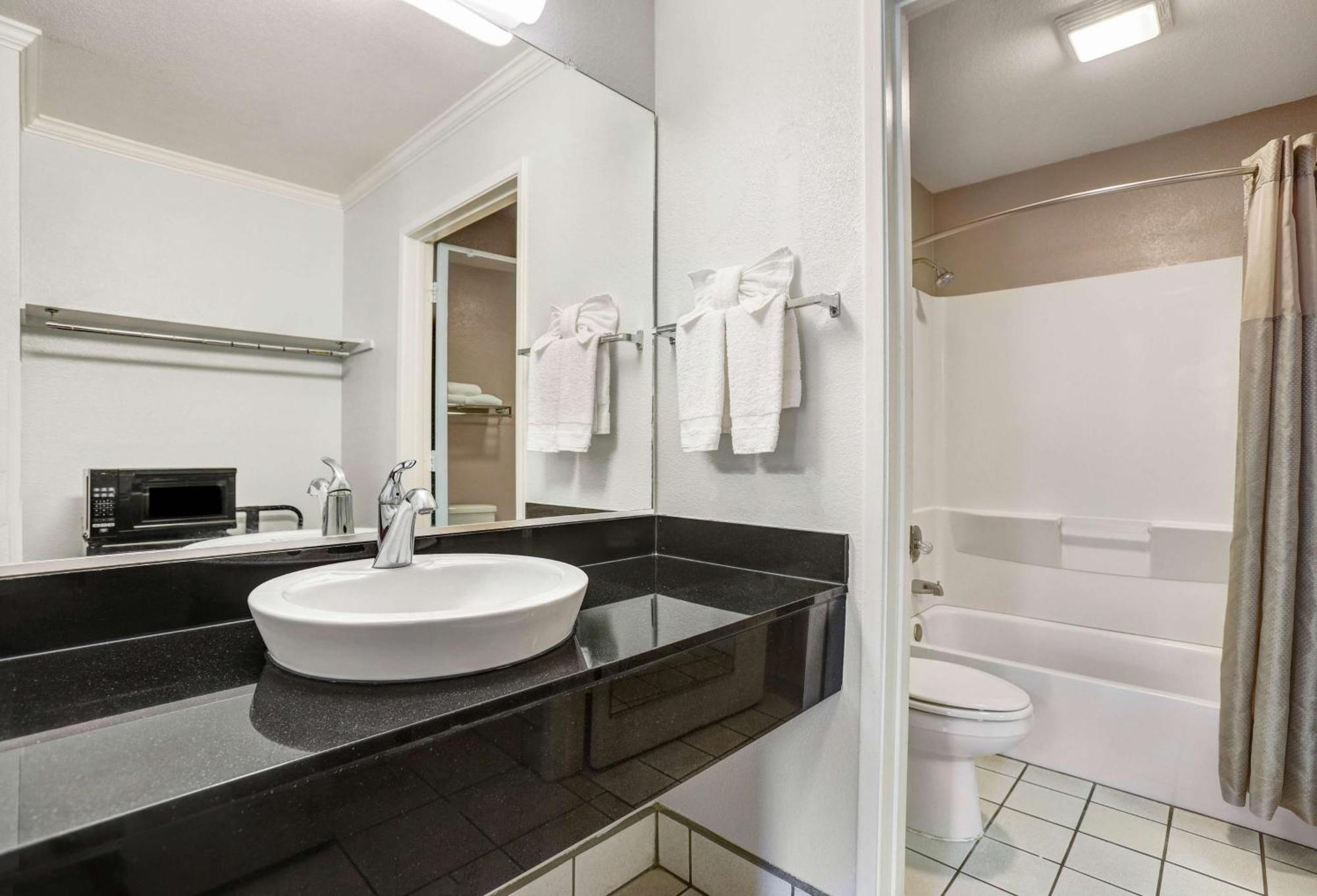 Queen Room with Two Queen Beds - Non-Smoking,1211688448:JPEG