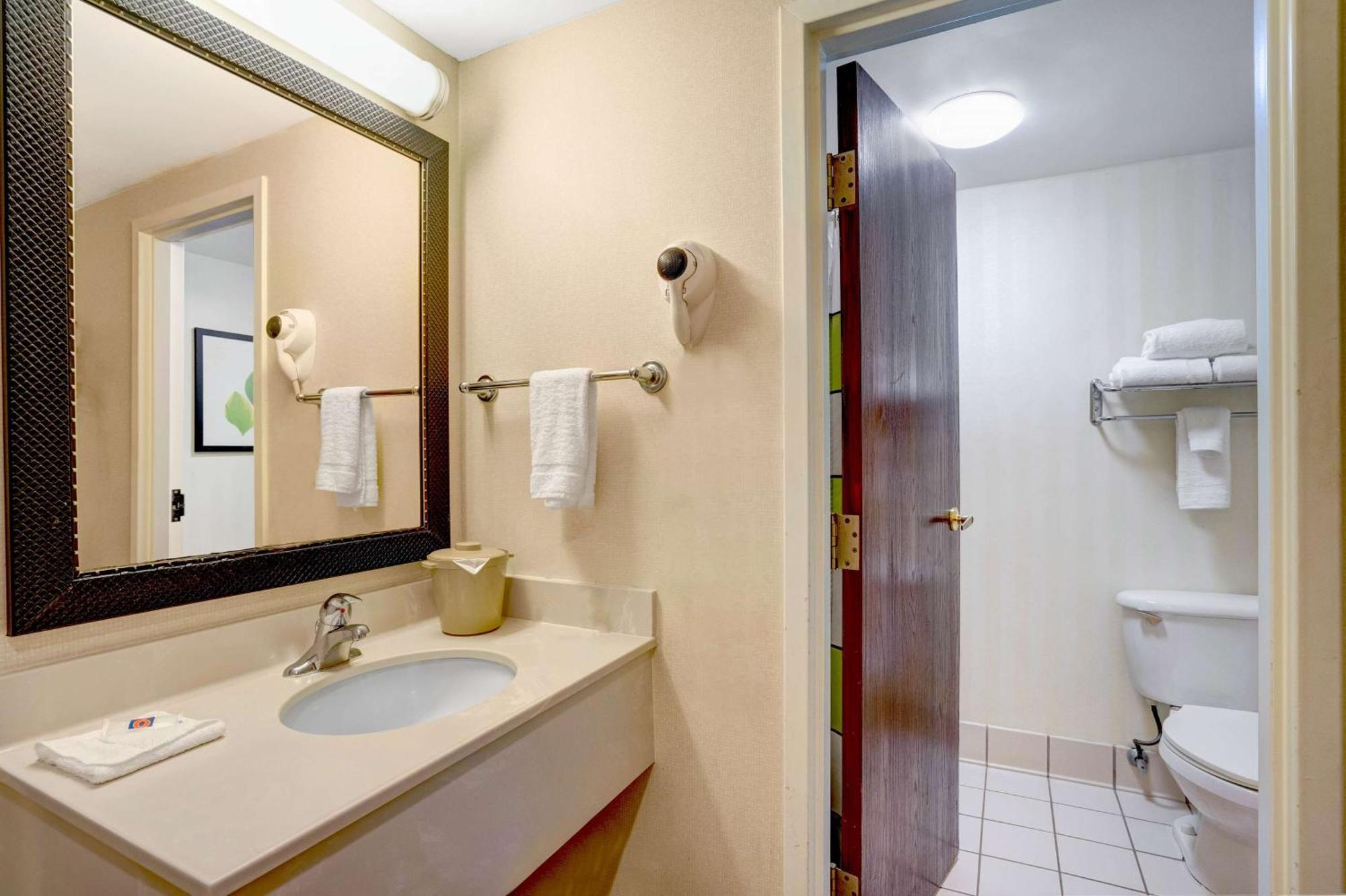 Deluxe Double Room - Non-Smoking,1214188846:JPEG