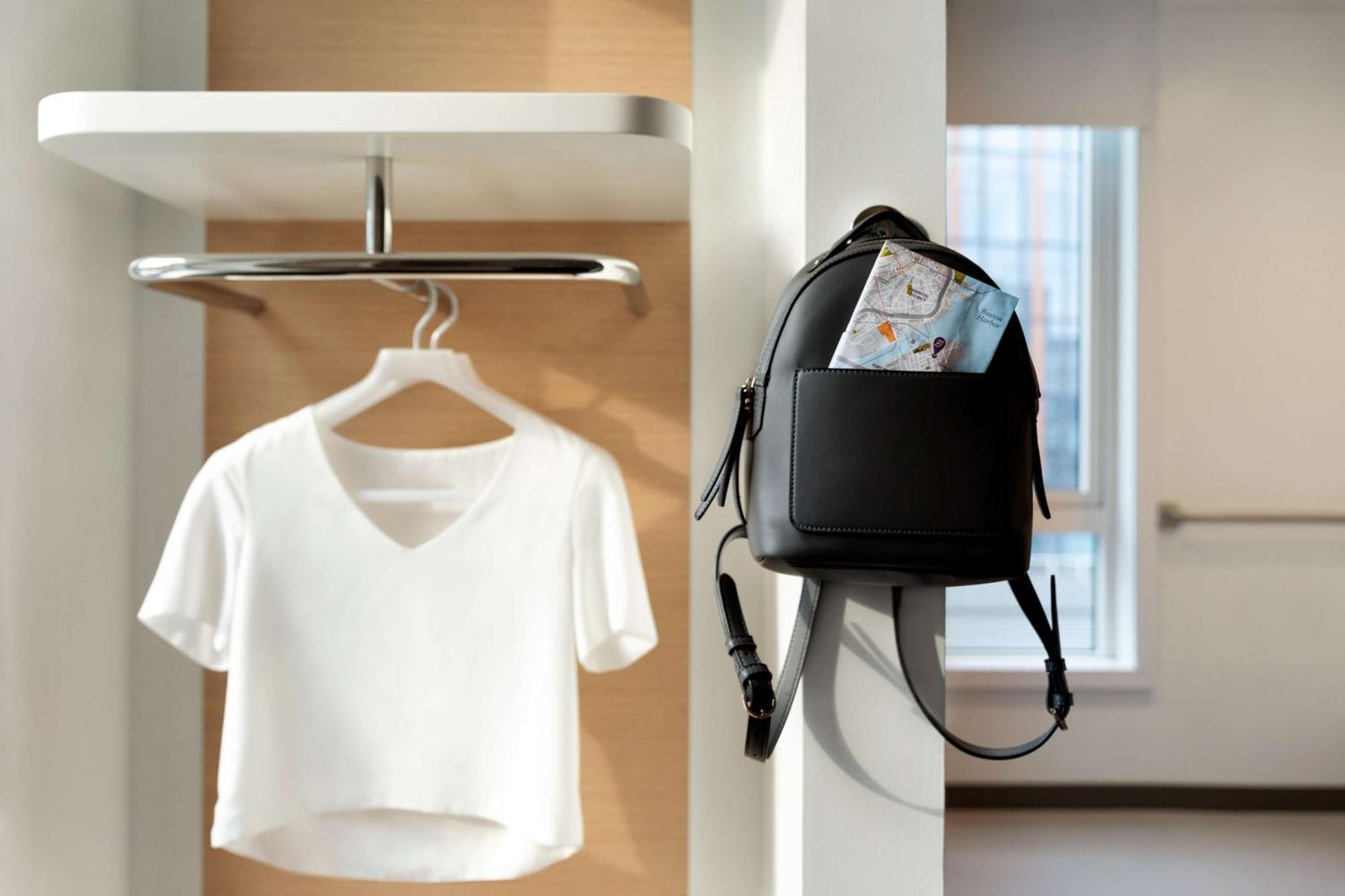 Premium Queen,1280408560:JPEG