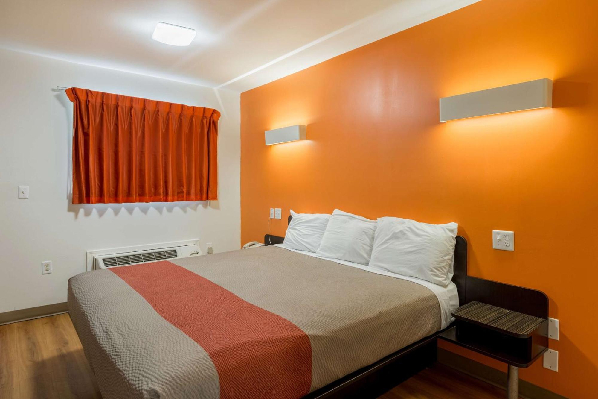 Standard Suite - Non-Smoking,1217229568:JPEG