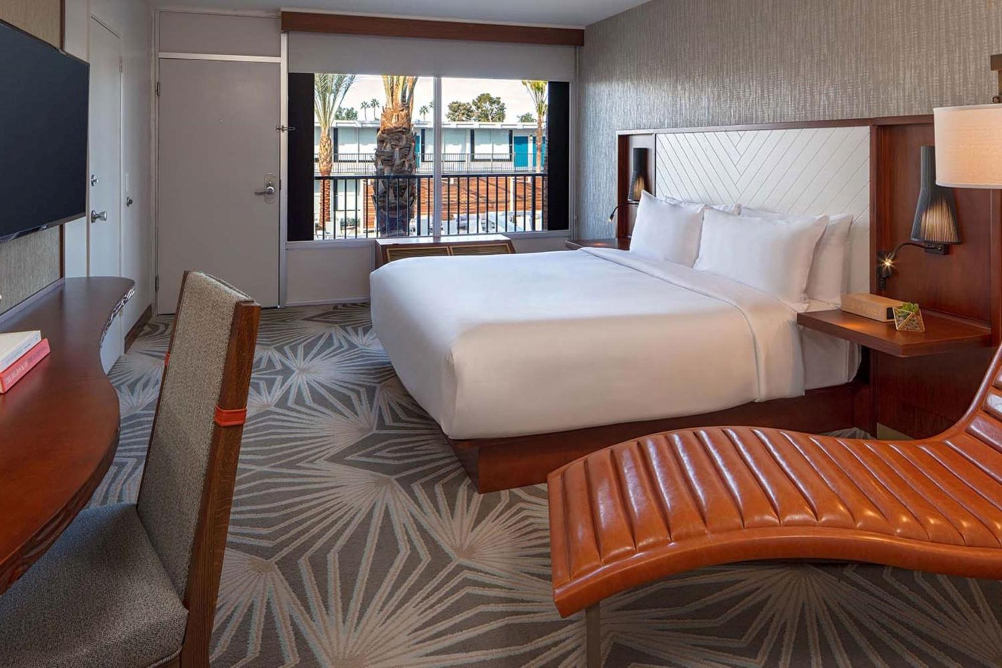 Poolside Guest room with 1 King,1217720332:JPEG