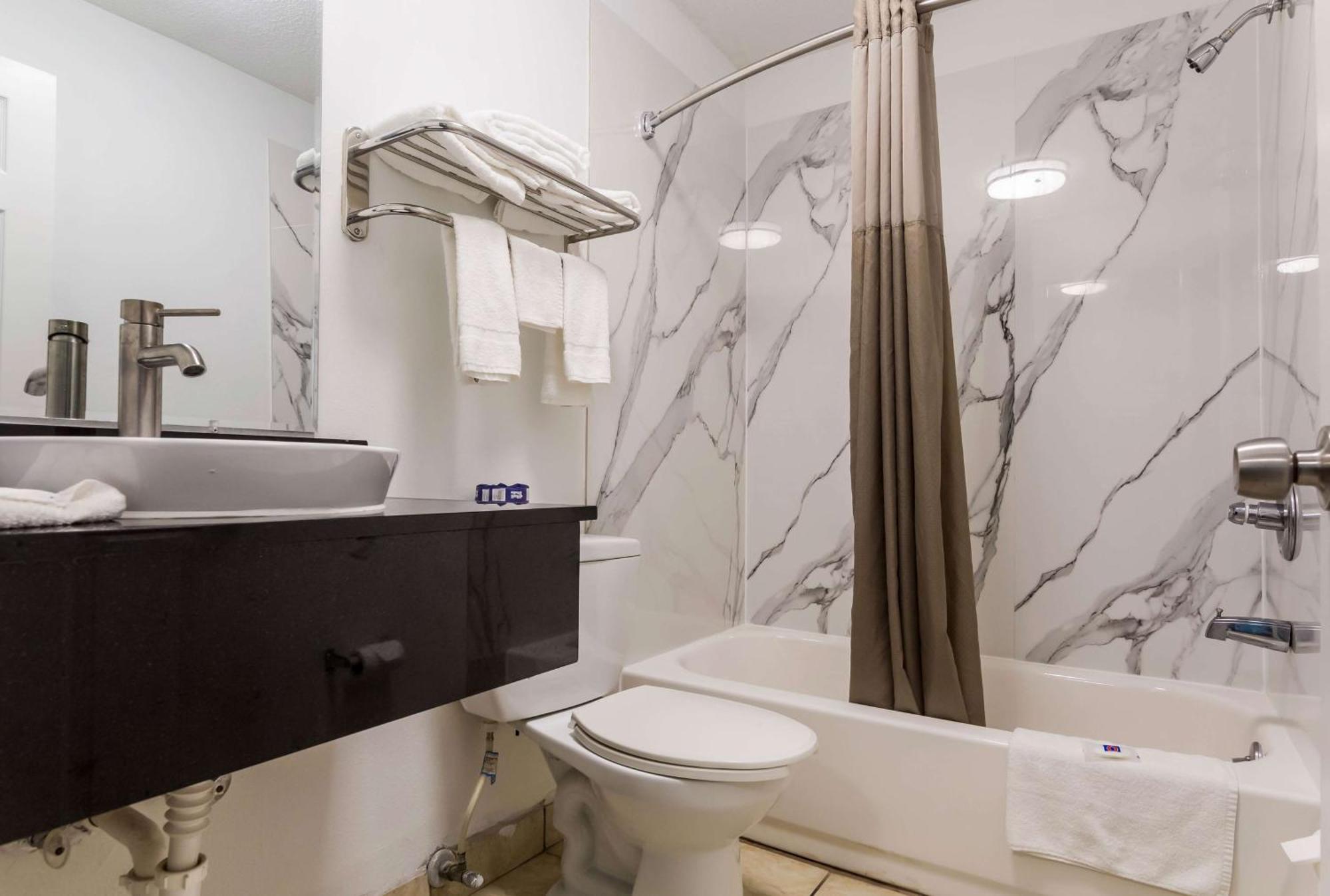 Queen Room - Disability Access - Roll in Shower,1218162691:JPEG