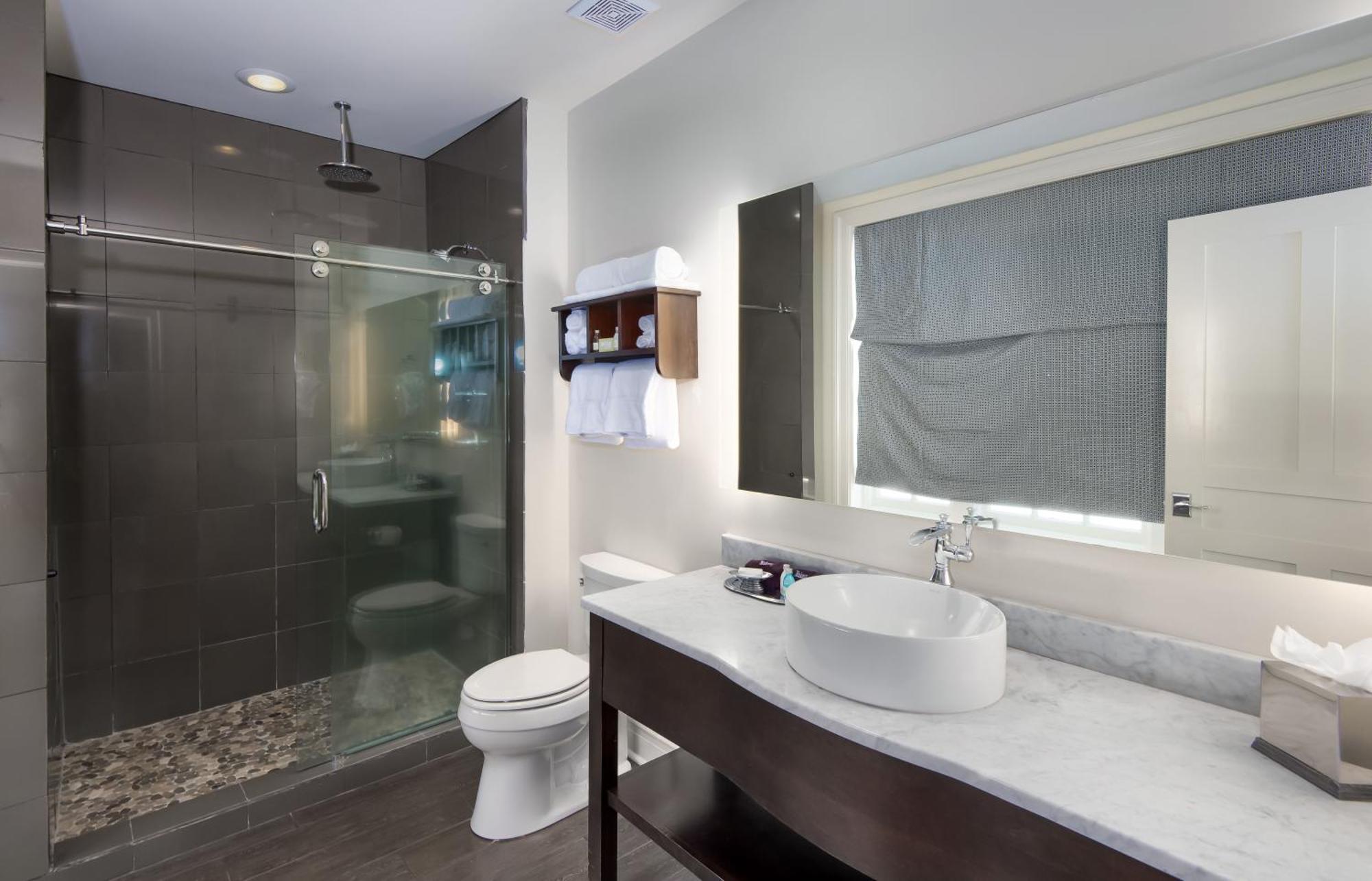 Queen Bed Residential View,1182685693:JPEG