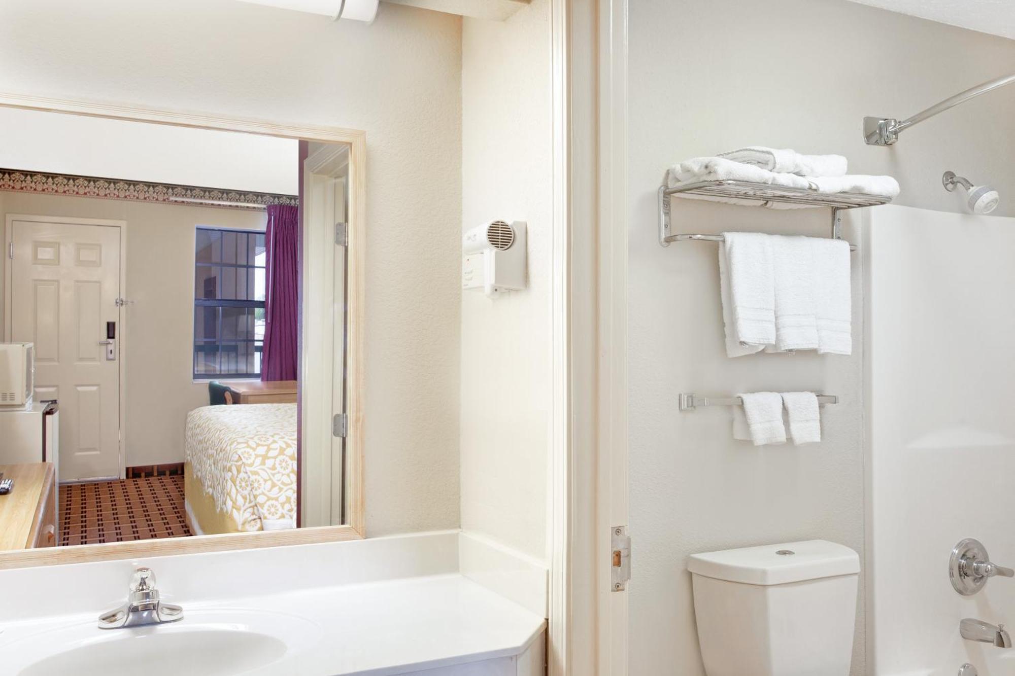 Double Room with Two Double Beds - Non-Smoking