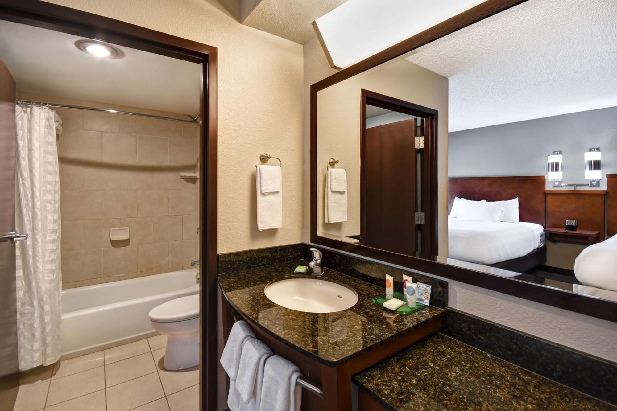 Queen Room with Two Queen Beds and Sofa Bed - High Floor,1218867202:JPEG