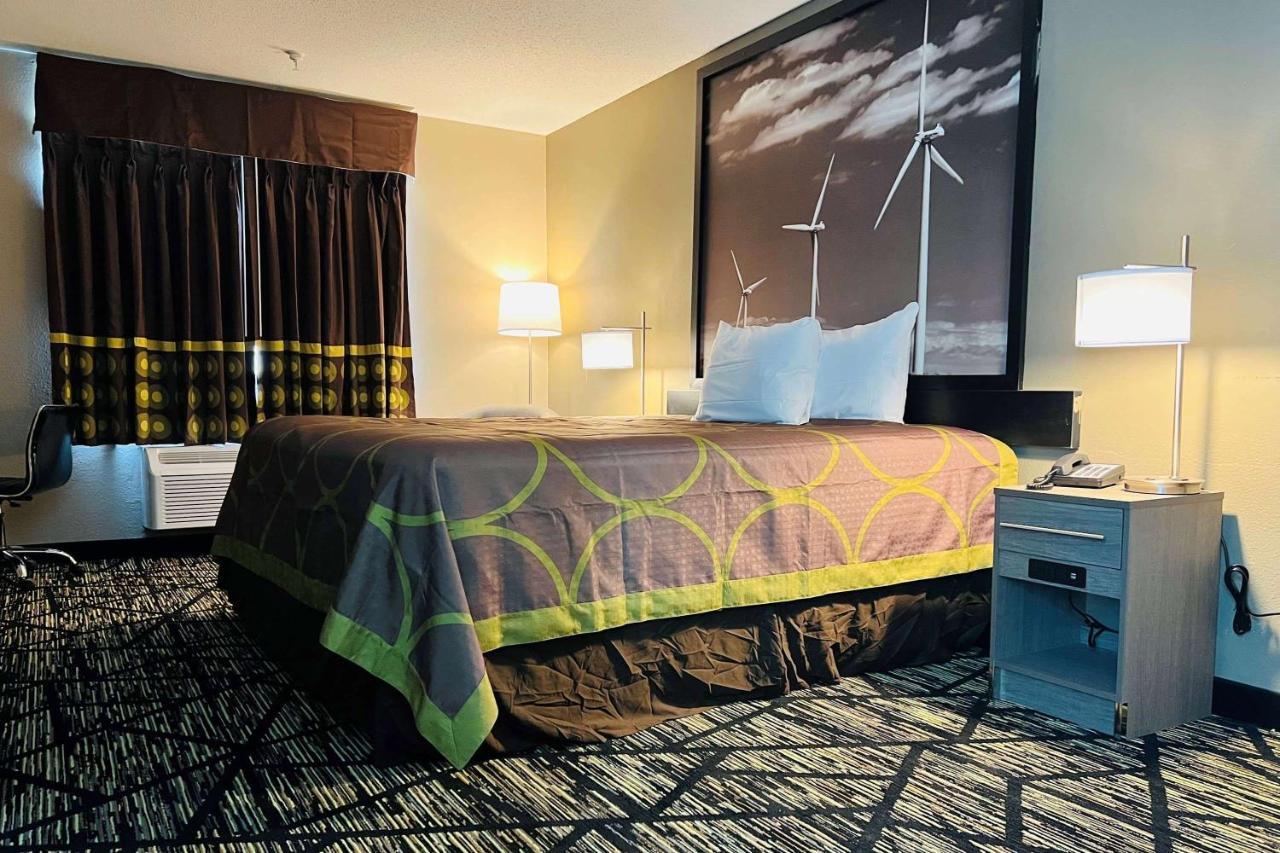 1 King Bed, Mobility Accessible Room, Bathtub w/ Grab Bars, Non-Smoking