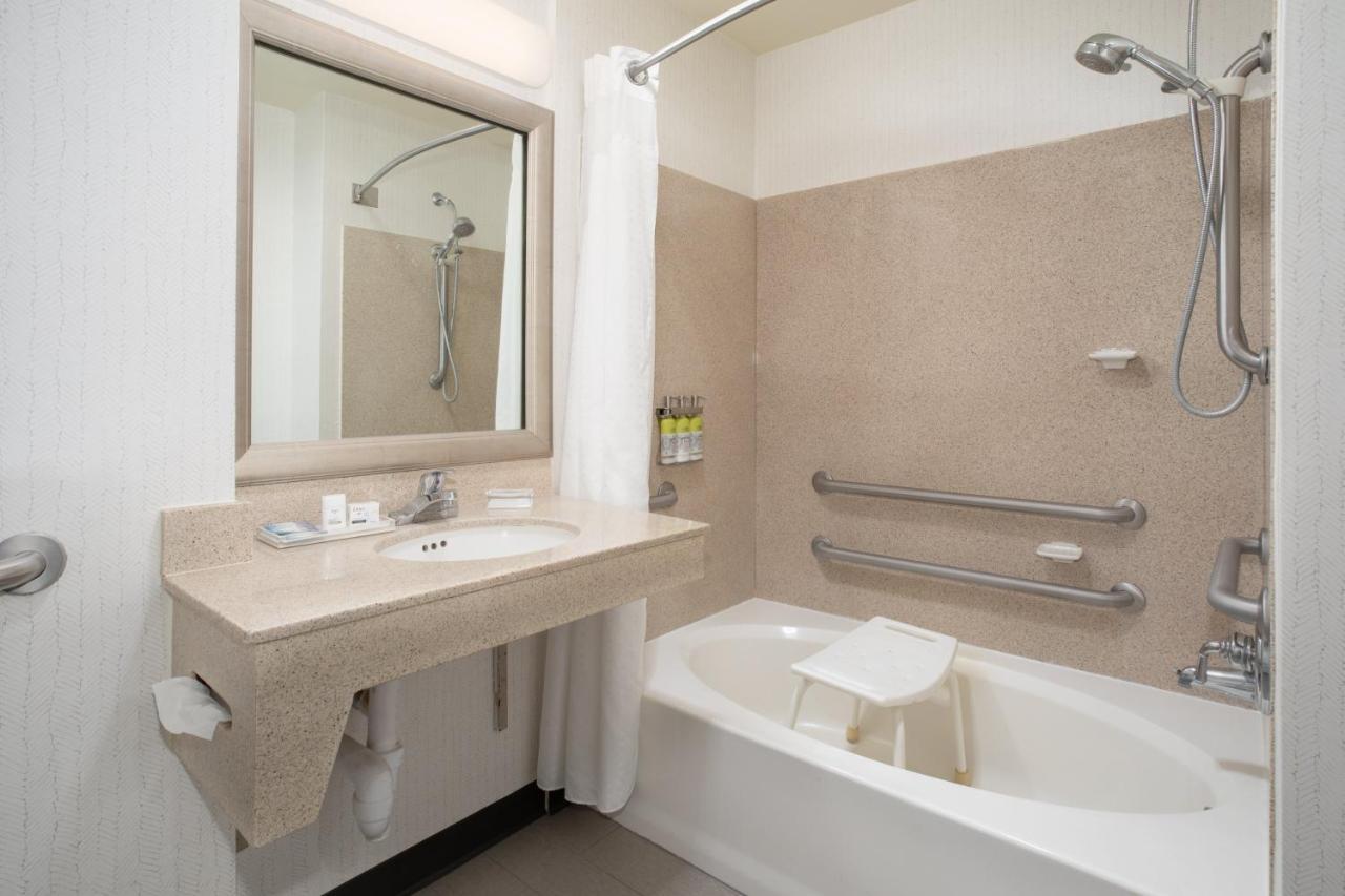 Double Room with Two Double Beds - Disability Access Tub