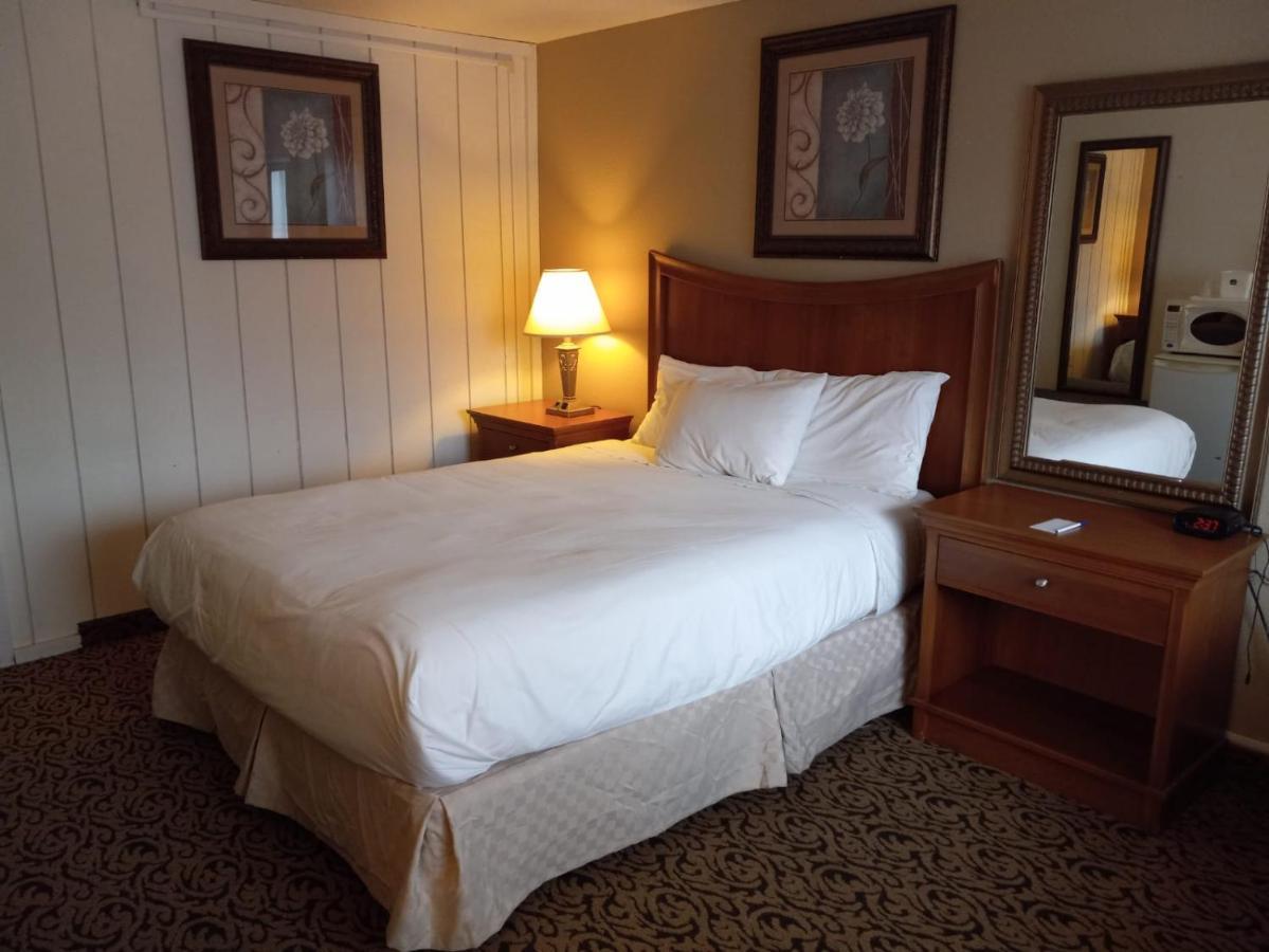 Queen Room,1259811877:JPEG
