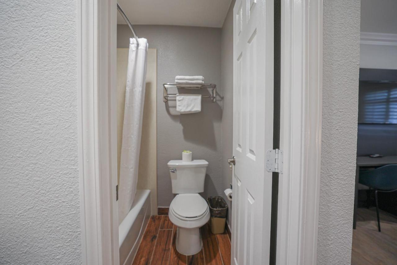 Queen Room with Two Queen Beds - Disability Access - Non-Smoking