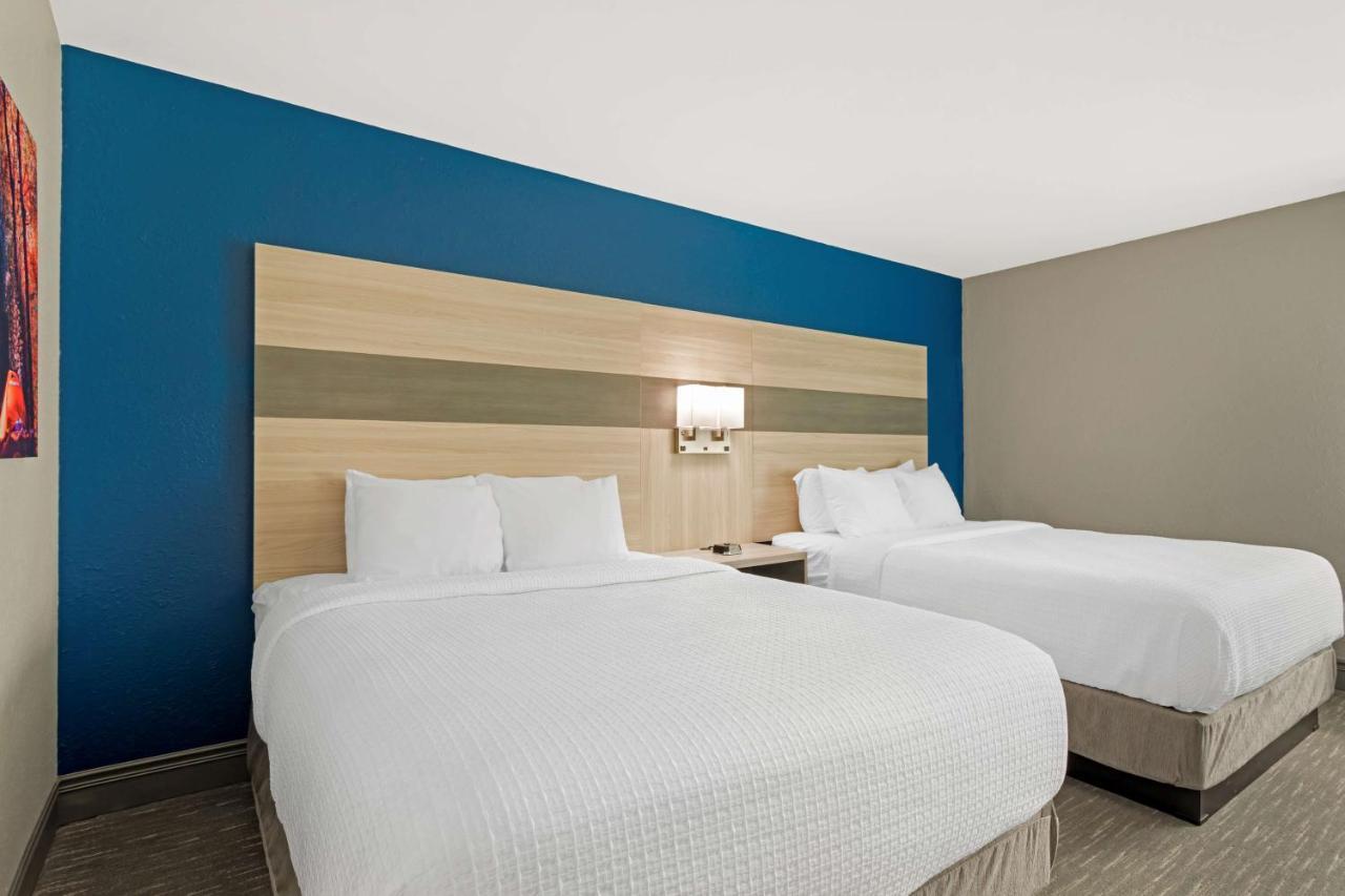 Queen Suite with Two Queen Beds