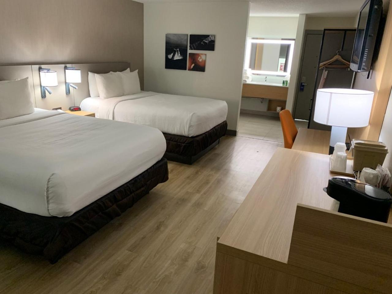 Queen Room with Two Queen Beds - Non-Smoking,1369319258:JPEG