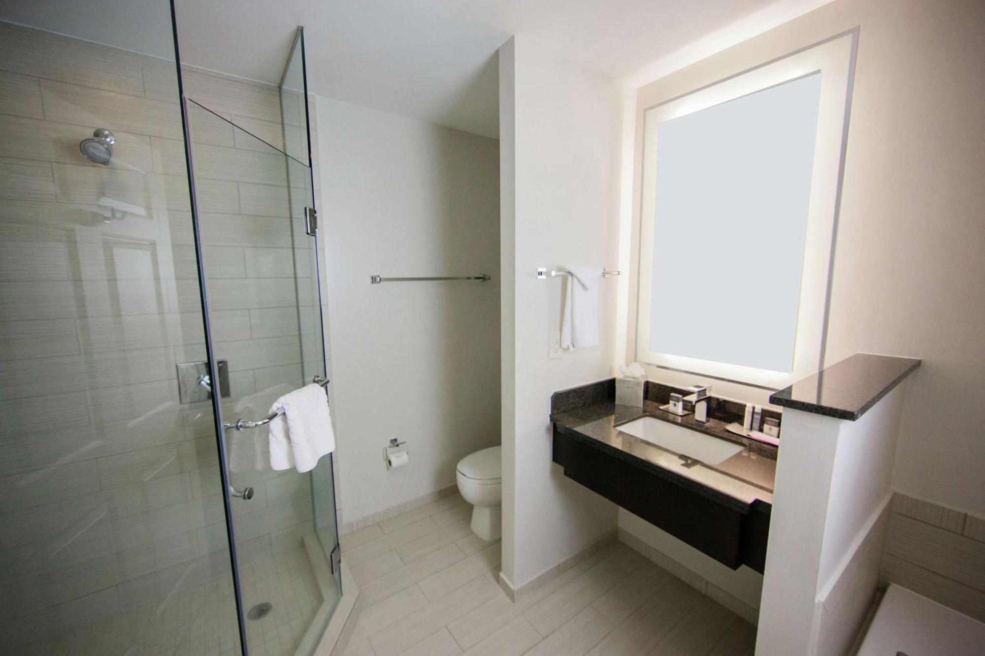 King Room with Accessible Tub - Mobility and Hearing Access/Non-Smoking,1275713374:JPEG