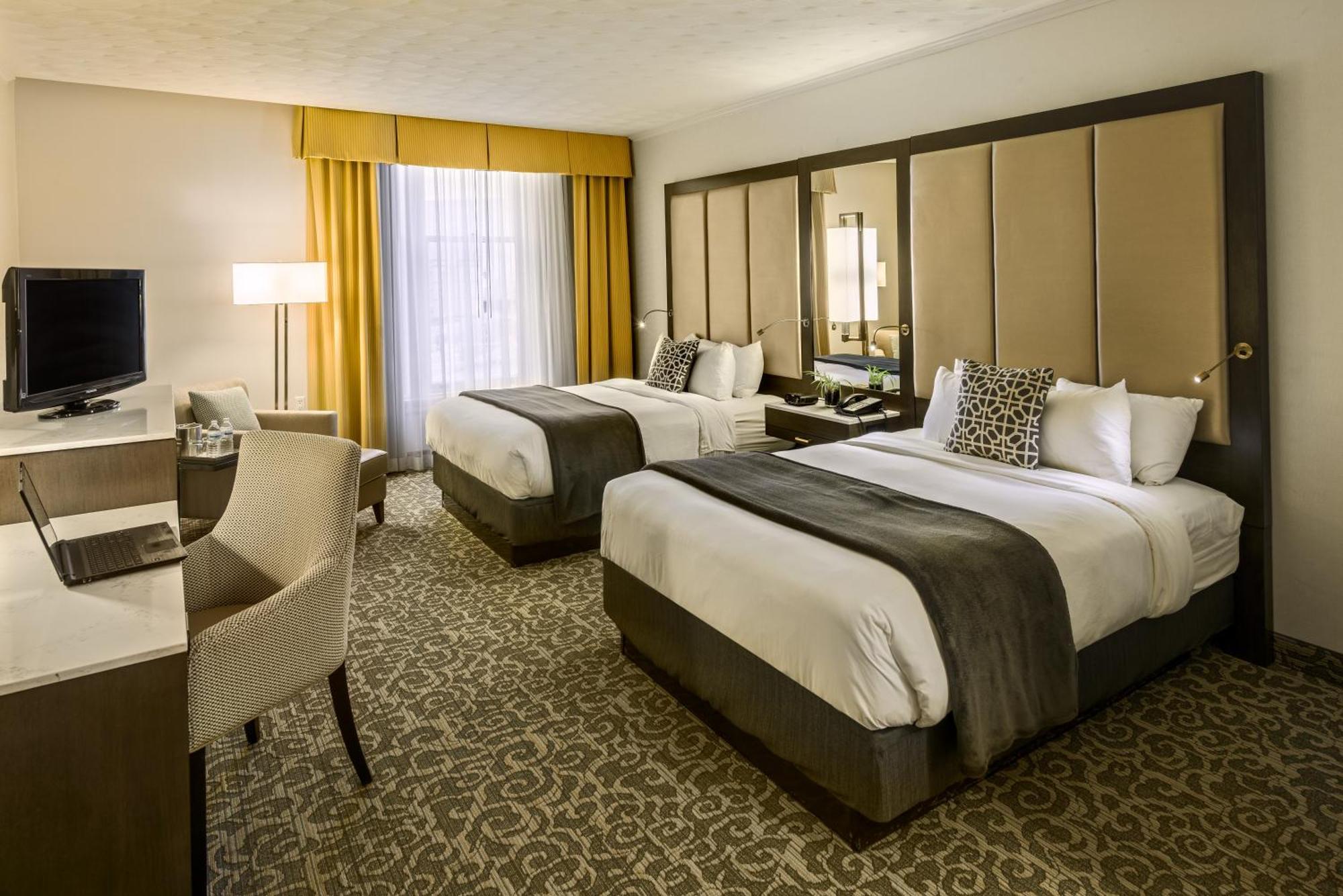 Quadruple Room Two Queen Beds Tub Disability Access or Non Smoking or Pet Friendly,1235030084:JPEG
