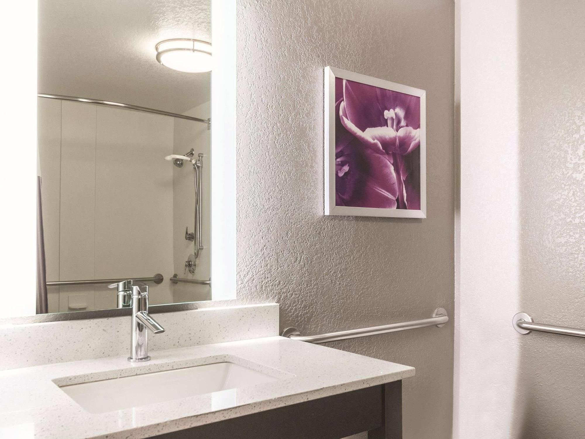 Double Room with Two Double Beds and Bath Tub - Mobility Accessible/Non-Smoking,1276186831:JPEG
