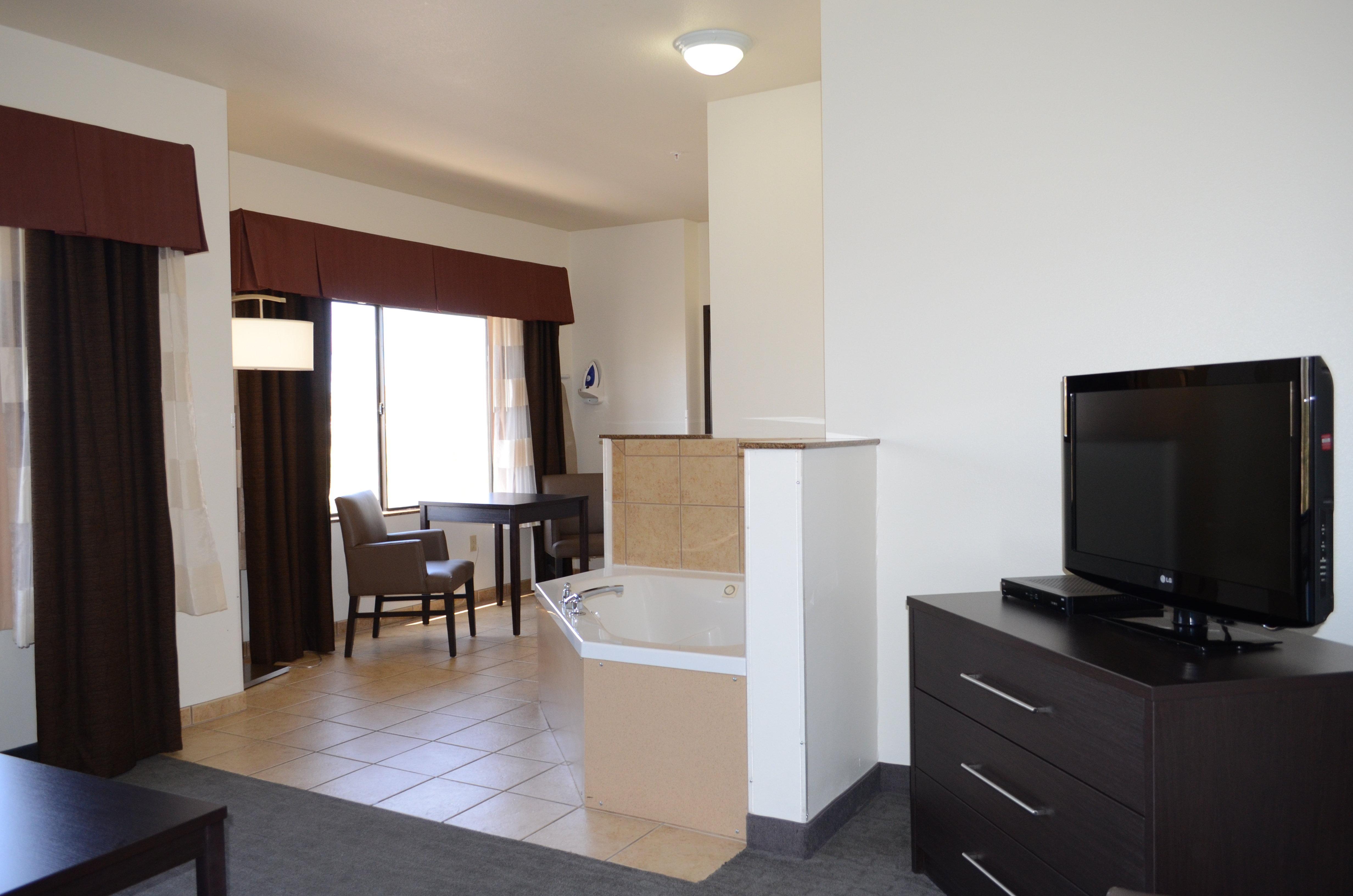 King Suite with Spa Bath - Non-Smoking