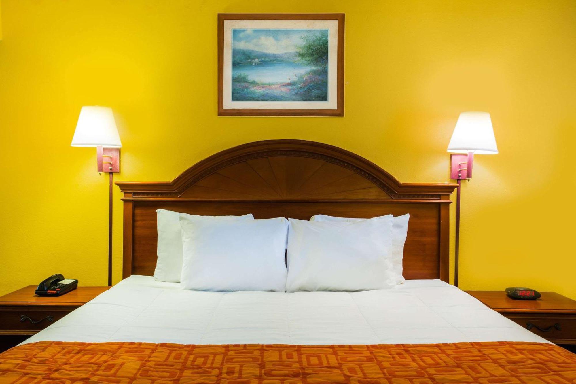Queen Room,1276455445:JPEG