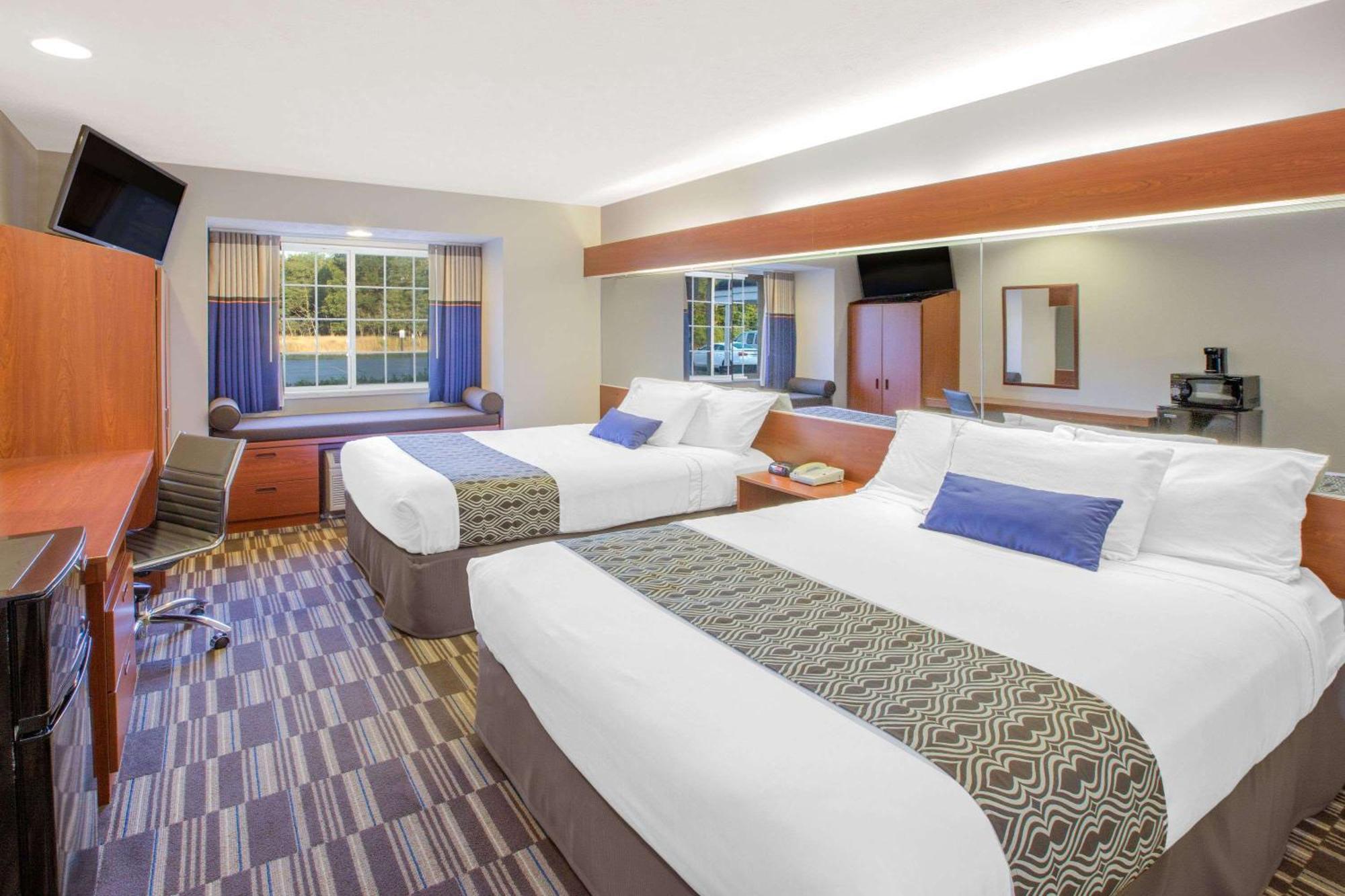 Queen Room with Two Queen Beds - Non-Smoking