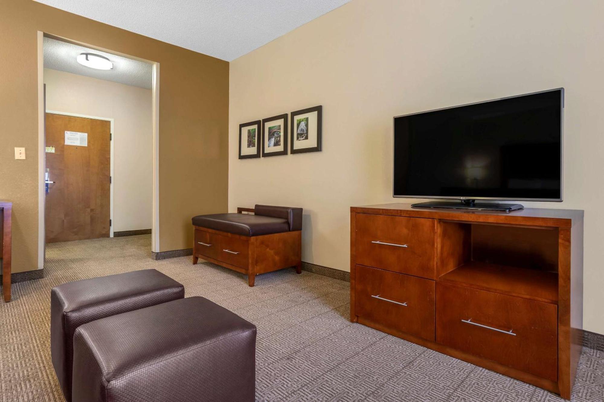 Superior King Suite - Non-Smoking