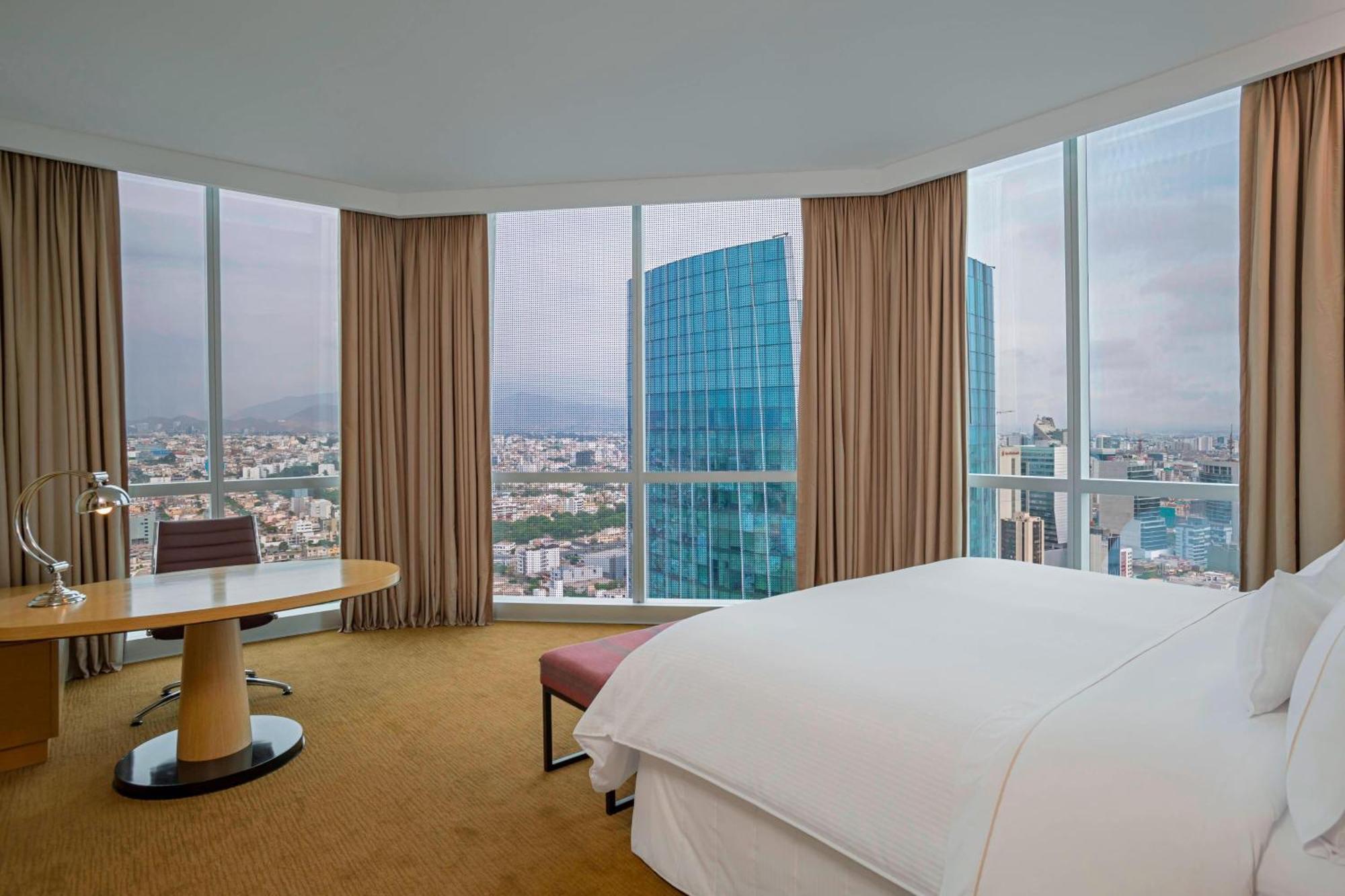 Westin Executive, Club Lounge Access, Deluxe Guest Room, 1 King, High Floor
