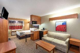 Queen Studio Suite - Non-Smoking,1278754723:JPEG
