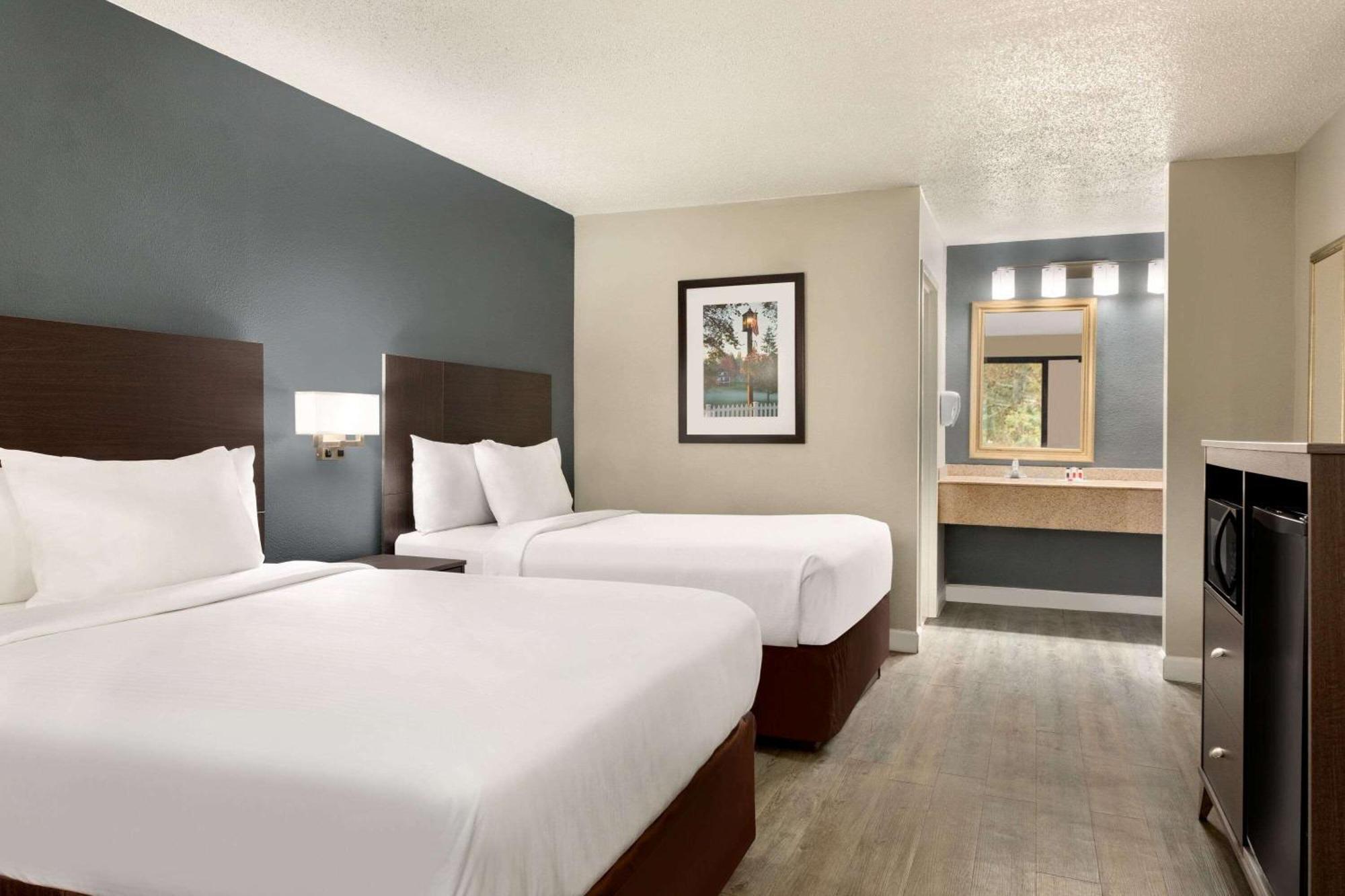 Double Room with Two Double Beds - Non-Smoking