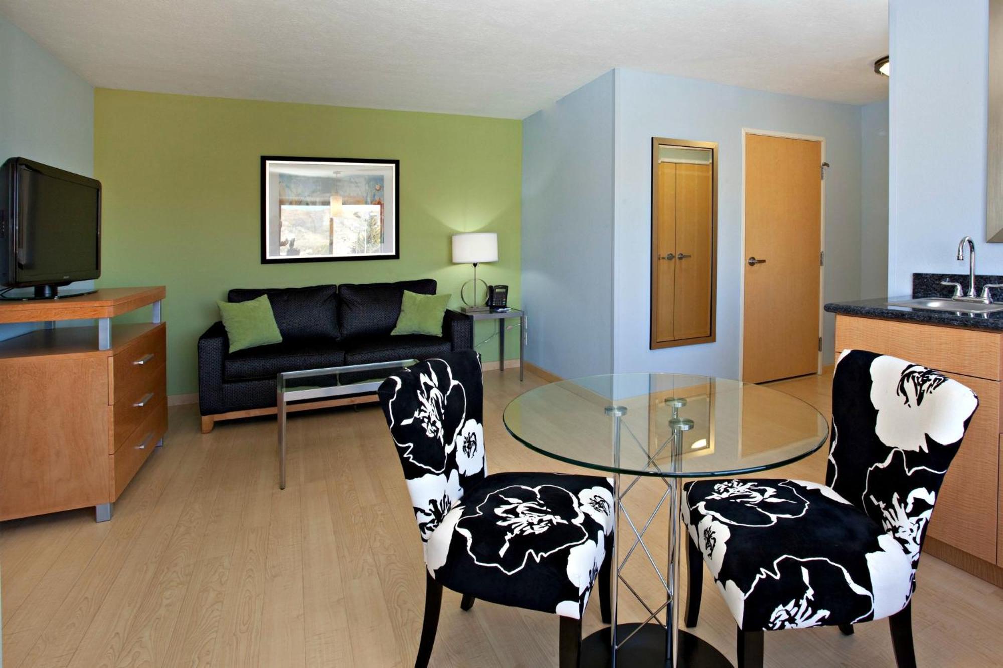 One-Bedroom King Suite