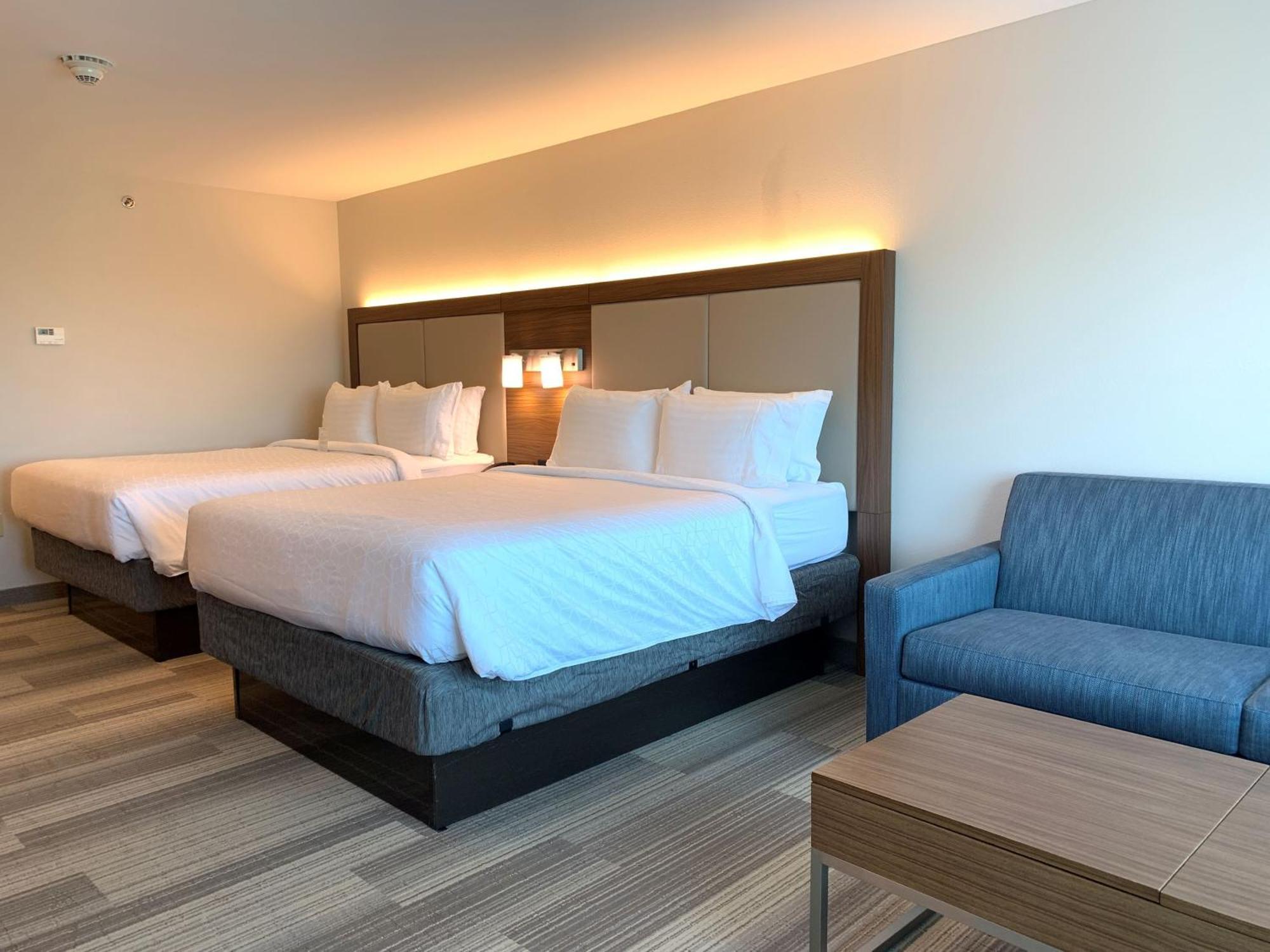 Queen Suite with Two Queen Beds